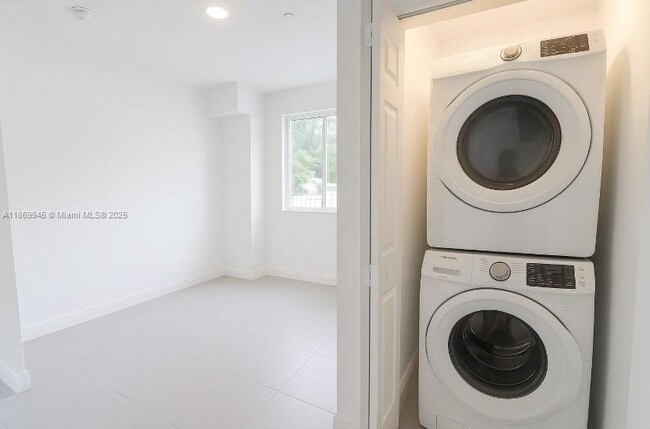 Photo - 541 NW 33rd St Unidad 2