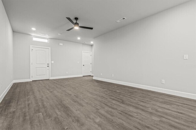 Photo - 1050 Sunshine Ct