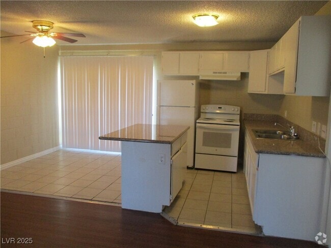 Building Photo - 2933 E Elm Ave Unit 4 Rental