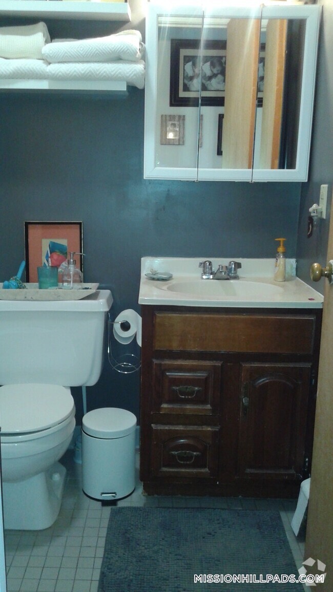 Building Photo - 63 S Huntington Ave Unit 4 Rental