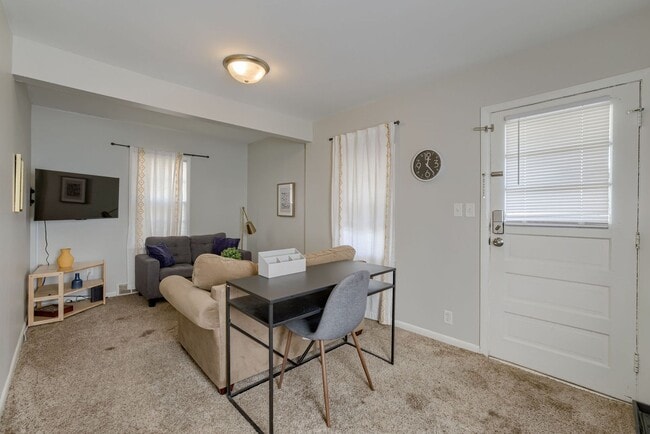 Photo - Cozy 2 Bedroom With Fenced Yard & Parking, Minutes from Old Market!!