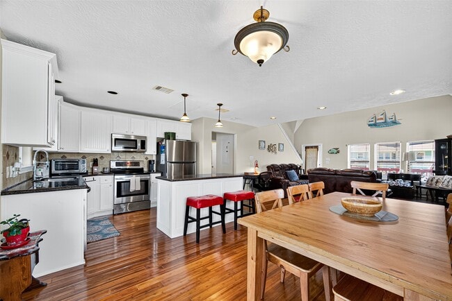 Building Photo - 16518 John Davis Rd