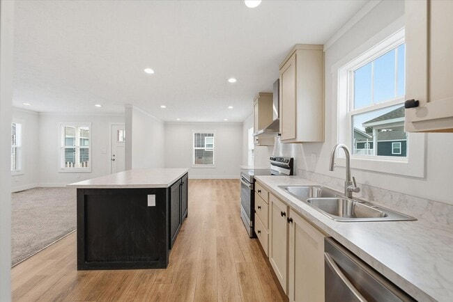 Photo - 3 Bed / 2 Bath Home in Hickory FOR RENT Pet Friendly!