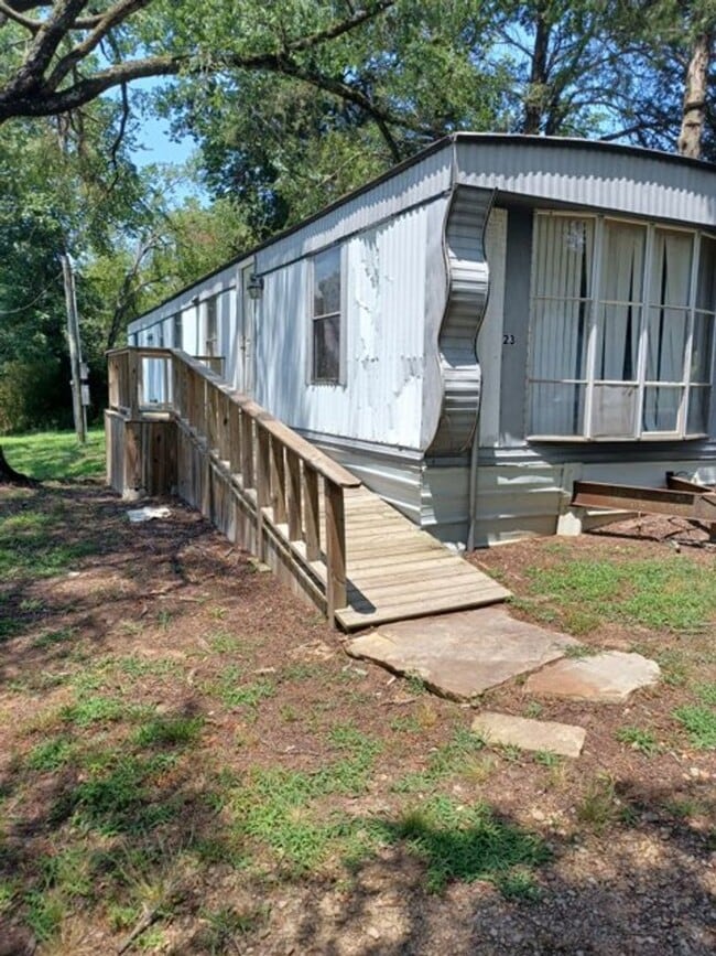 Building Photo - Come take a look at this 2-bedroom 1-bathroom in New Blaine.