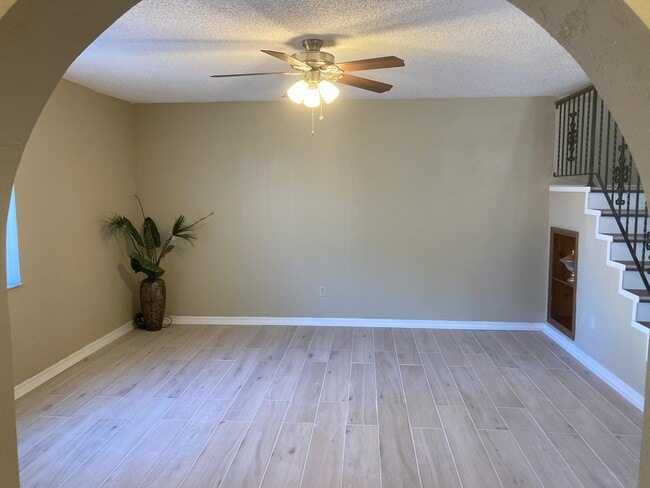 Family room - 2033 Oak Meadow Cir Unit OakMeadow