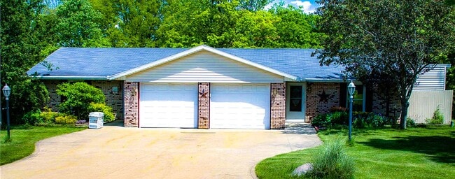 Building Photo - 3306-3308 Shelley Dr Unit 3308