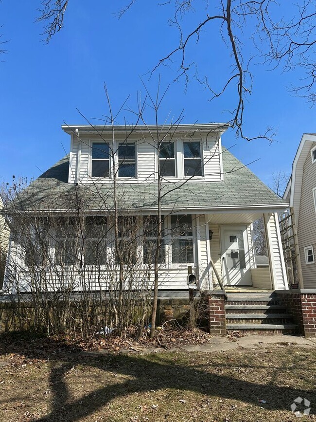 Building Photo - Garfield Heights 3 Bedrooom Single Rental