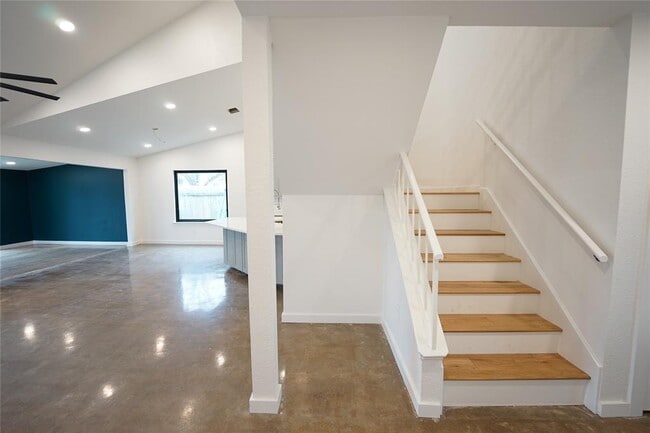 Building Photo - 8006 Tiffany Dr