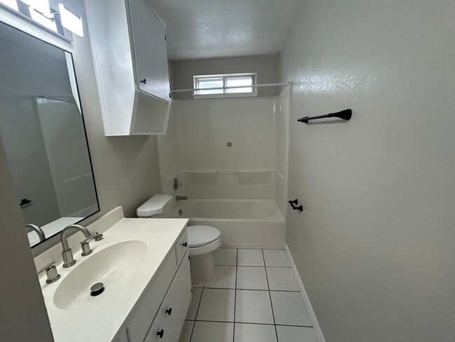 Photo - 1900 Sq Feet of Living Space
