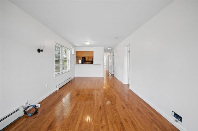 Photo - 727 Warburton Ave