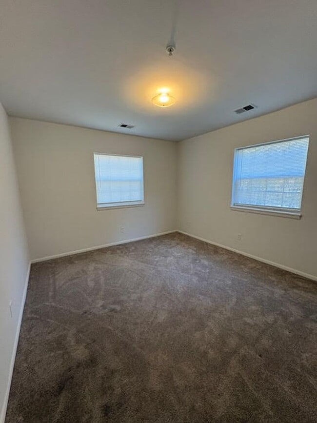 Photo - Three Bed One and Half Bath Unidad 778-302