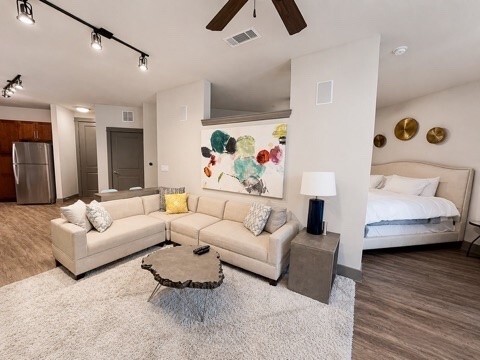 Building Photo - 2910 Milam St Unit 1421