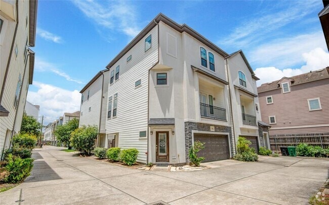 Building Photo - 950 W 24th St Rental