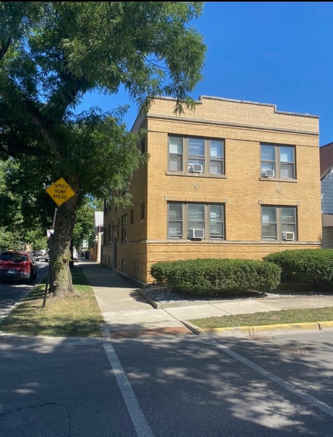 Photo - 3505 N Keeler Ave Apartments Unit 1S