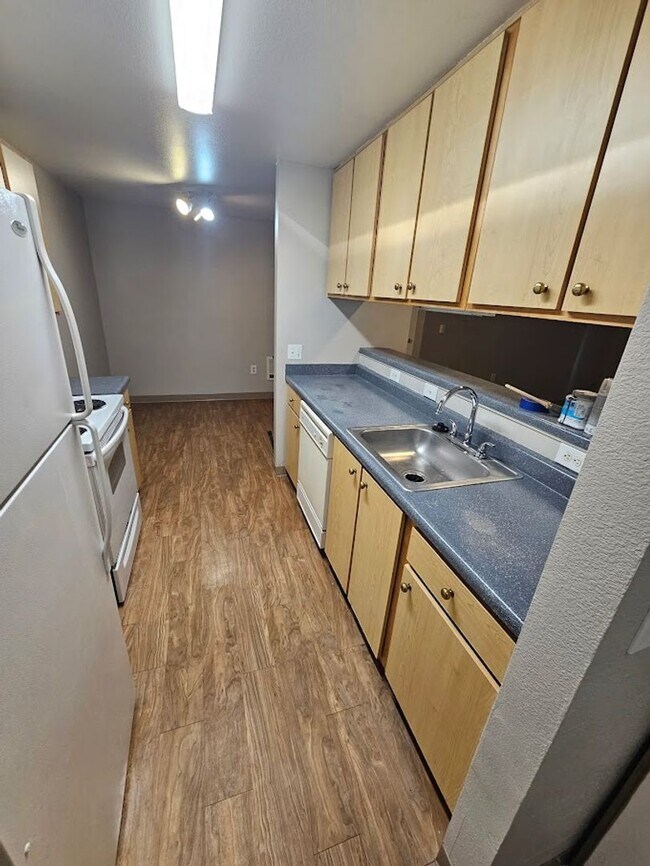 Photo - Life Just Got Better Come See For Yourself At Powell Court Apartments!! Unidad 52