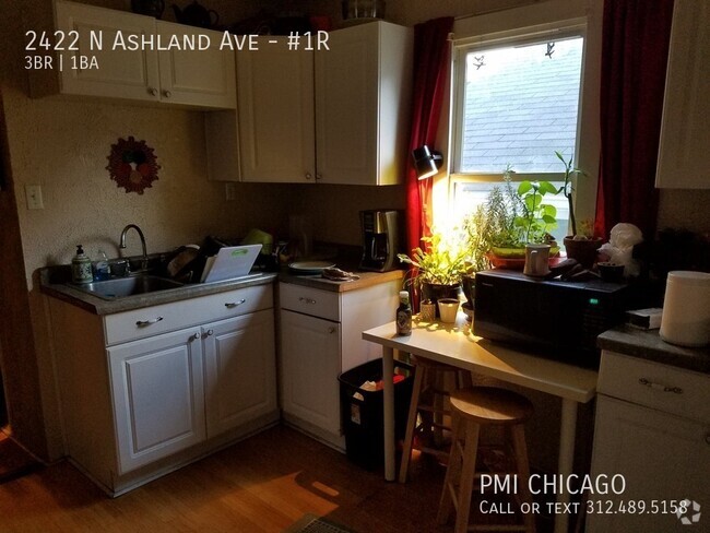 Building Photo - 2422 N Ashland Ave Unit #1R Rental