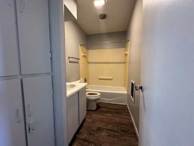 Photo - 410 Meade St Unit = 3