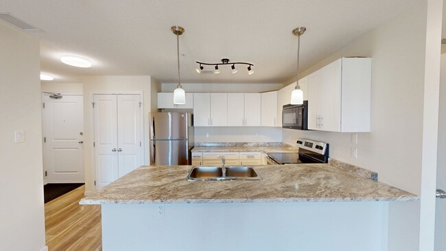 Photo - 10101-10101 101 Ave Unit 402