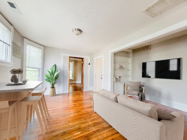 Building Photo - 2640 Fillmore St NE Rental