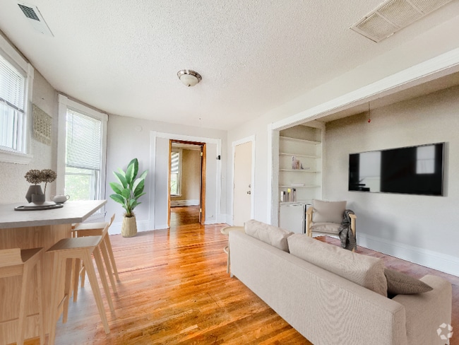 Building Photo - 2640 Fillmore St NE Rental