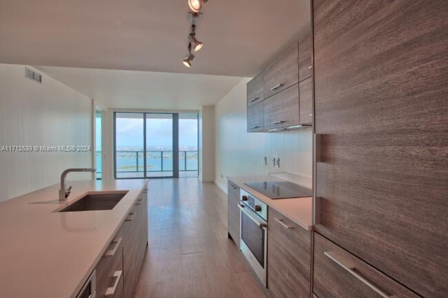 Photo - 650 NE 32nd St Condominio Unidad 4505