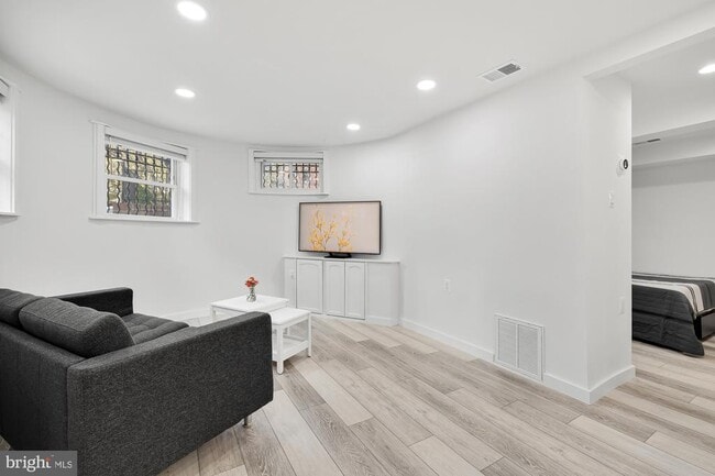 Photo - 1821 19th St NW Unidad 1