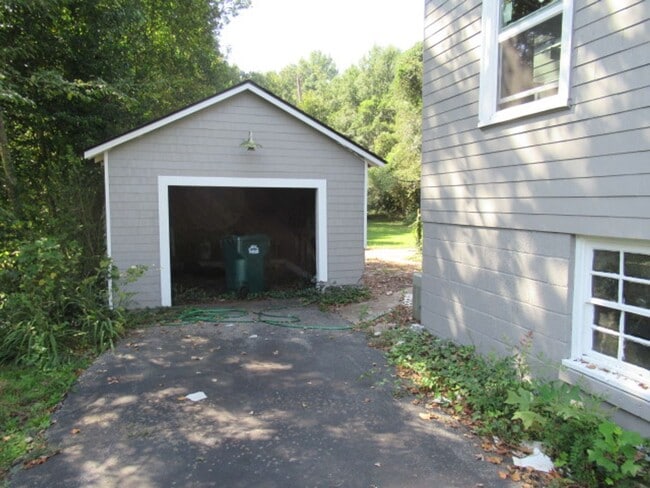 831 Cedar St