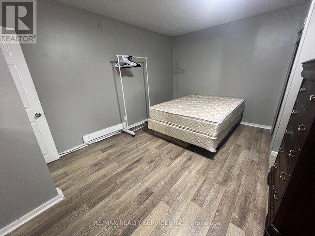 Photo - 634041 Hurontario St