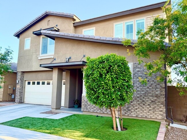 1743 W Jeanine Dr