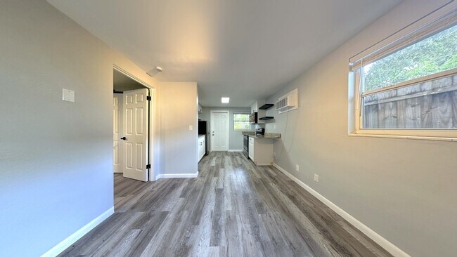 Photo - 115 Cleveland Ave SW
