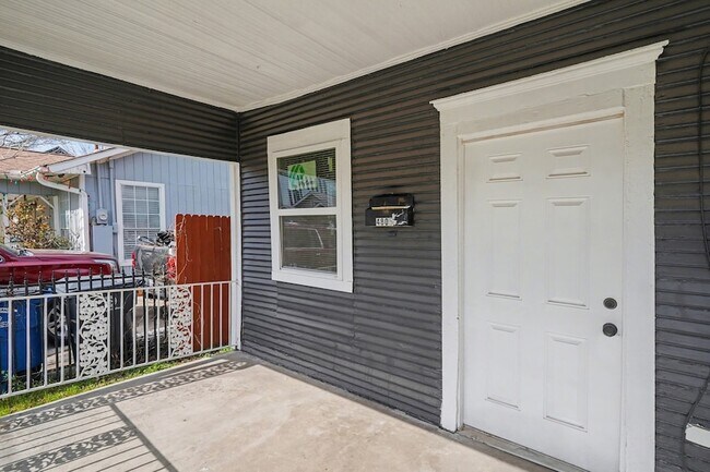 Photo - 4805 Belmont Ave