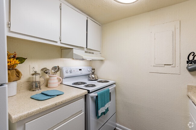 2BR, 1.5BA - 988SF