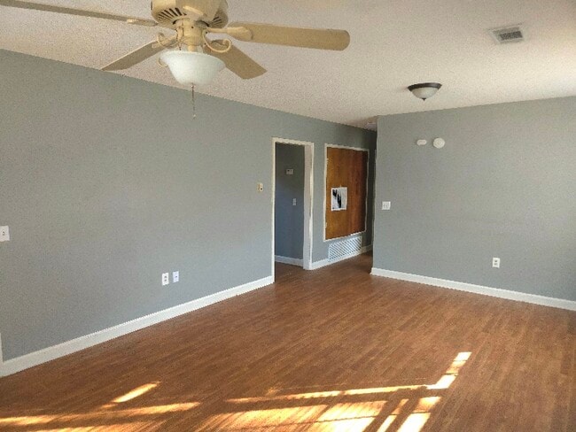 Photo - 3669 Earl St