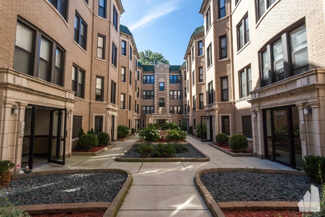 Building Photo - 4036 N Ashland Ave Unit 1W