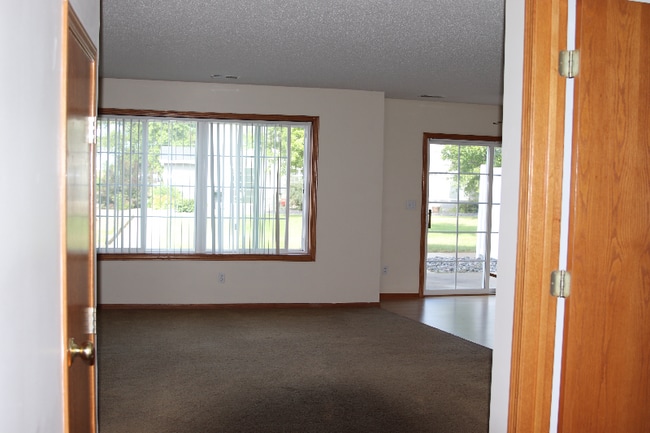 Photo - 301 8th Ave W