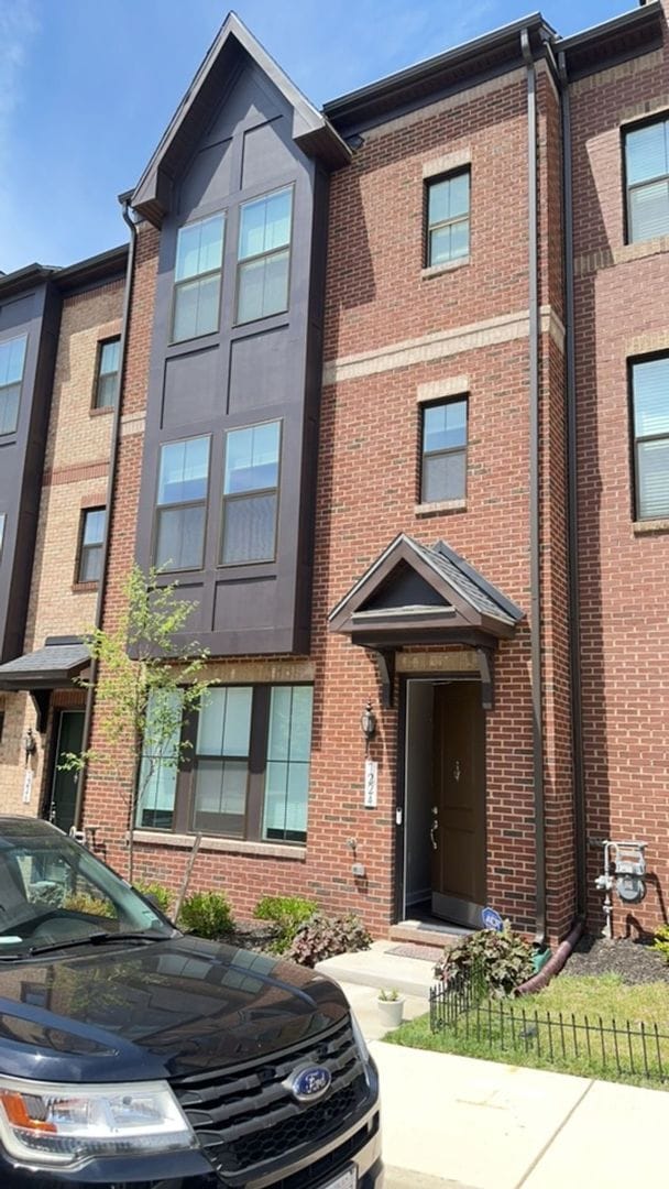 Photo - Beautiful contemporary TH in desirable North Hill