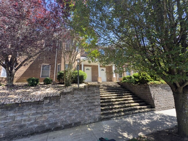 Building Photo - Christiansburg, 3 BR / 2.5 BA, Available Now Rental