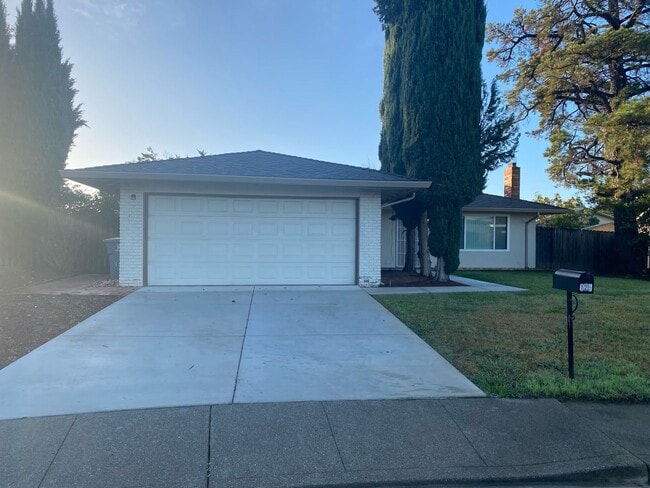 Photo - Available NOW - Cute 3 Bed 2 bath home in ...