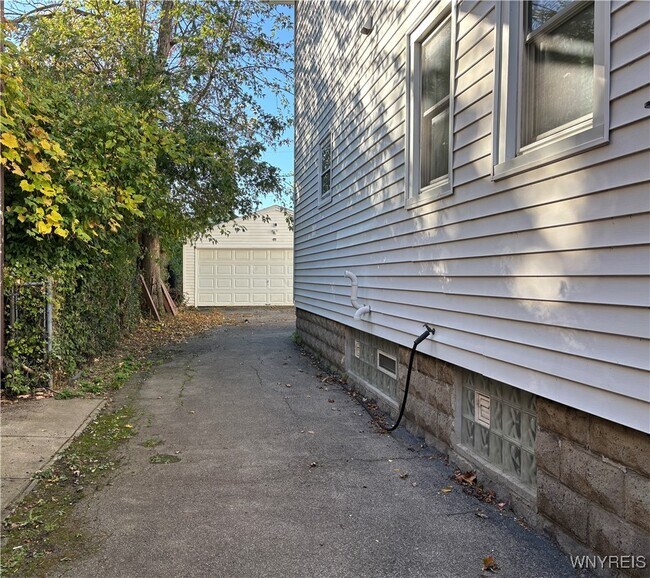 Photo - 430 Colvin Ave