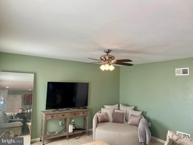 Photo - 27 E Imperial Dr