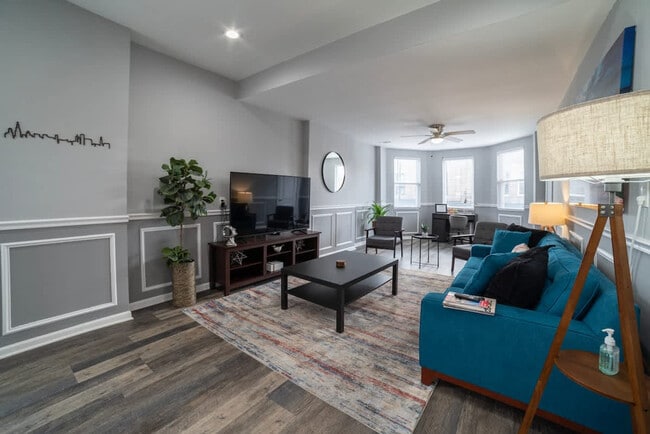 Building Photo - 2002 W Cermak Rd Unit ID1438532P