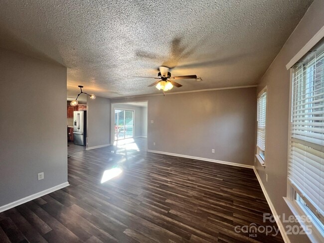 Photo - 222 Sikeston Ct