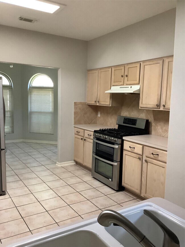 Photo - 18215 Major Glen Cir