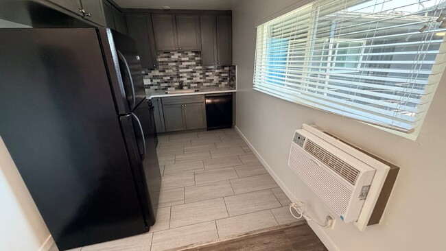 Photo - 15483 Moorpark St Unidad 28