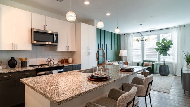 Cocina con electrodomésticos de acero inoxidable - Lyric Sugar Hill