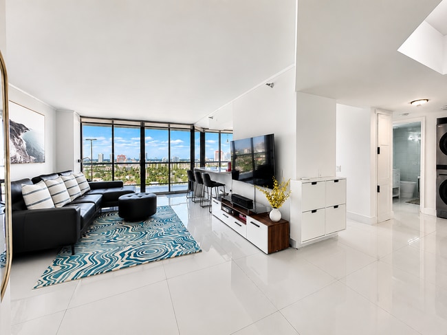 Photo - 3640 Yacht Club Dr Unidad 1903