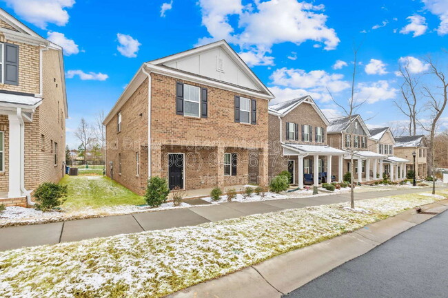 Photo - 1225 Colgher St