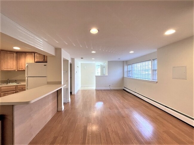 Building Photo - 146 Hibbert St Unit 1