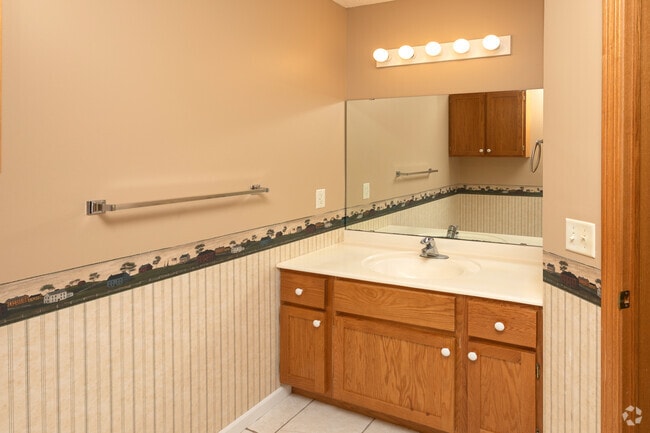 2BR, 2BA - 1,250SF