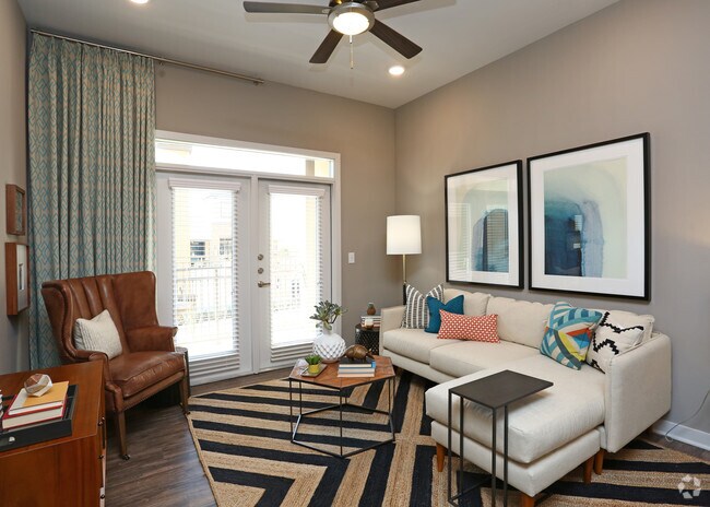 1BD,1BA - 696 SF